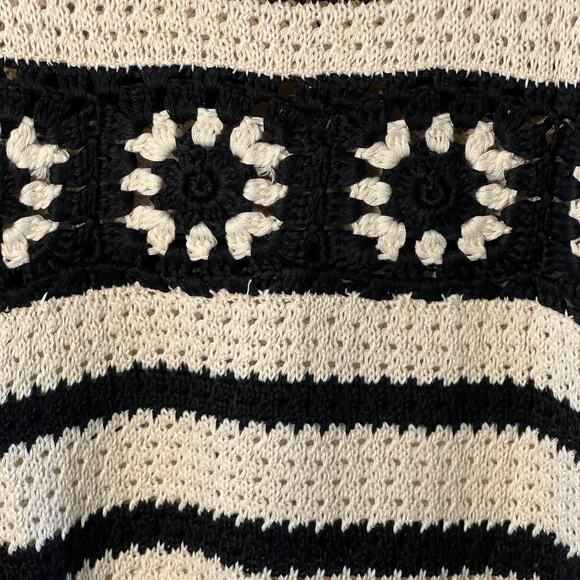 Aaron & Amber Black and Cream Crochet Short Sleeve Top Size M NEW - Picture 2 of 6